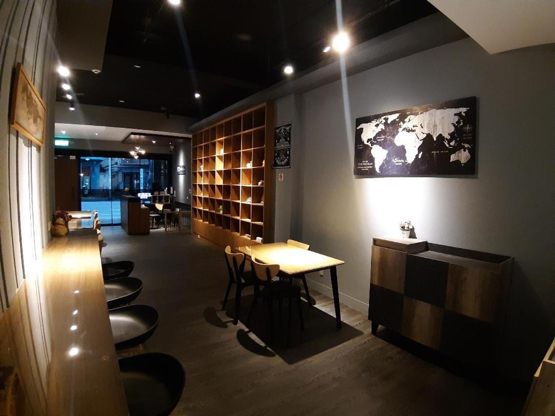 藏青民宿the Wind Guesthouse-Youth Inn Tainan Exterior photo